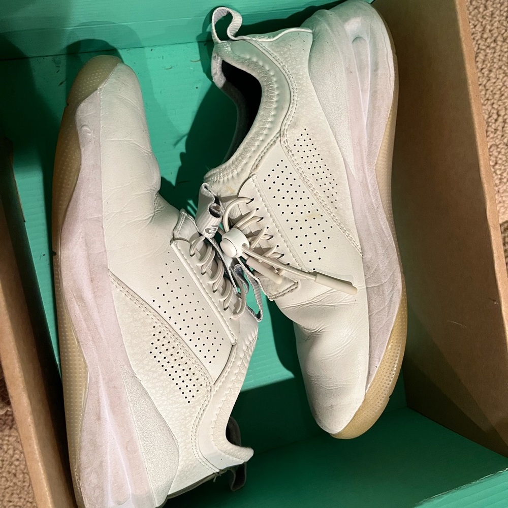Clove nursing shoe